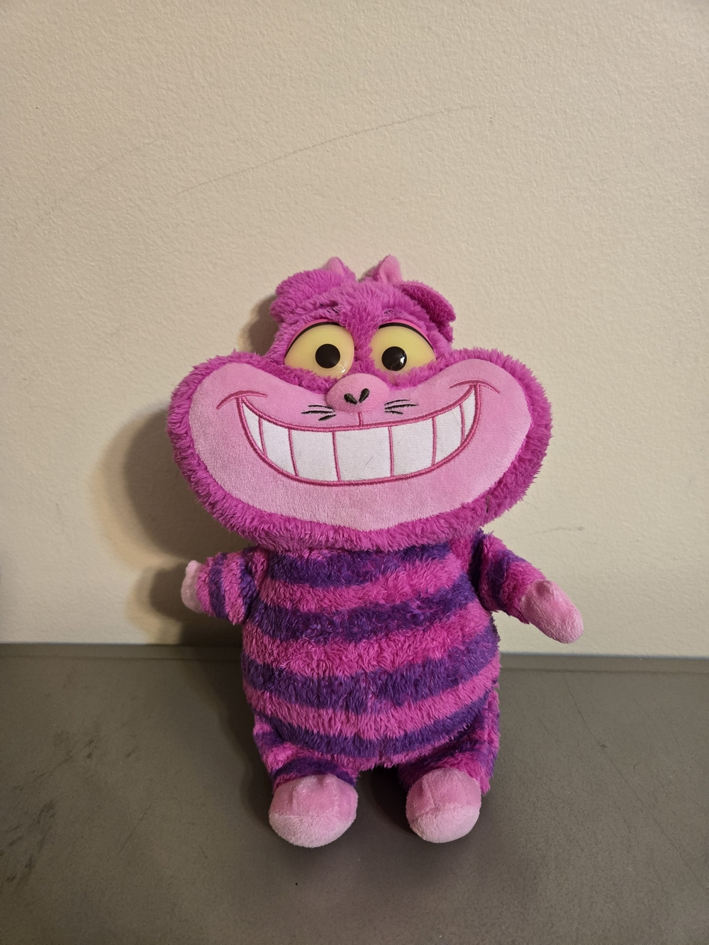 Disney Junior Alice's Wonderland Bakery Chat & Glow Cheshire Cat 11" Plush Toy